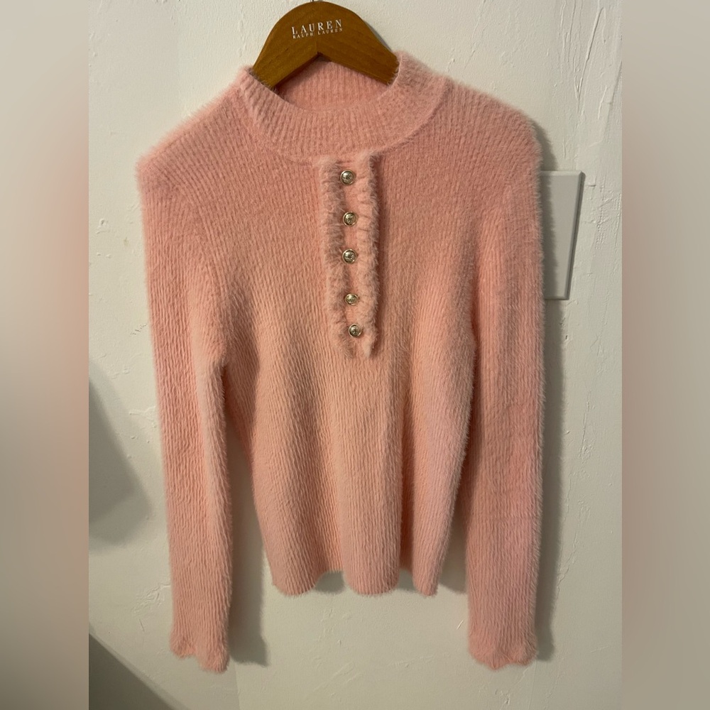 Elegant, classy and beautiful and warm
Plushy sweater peach